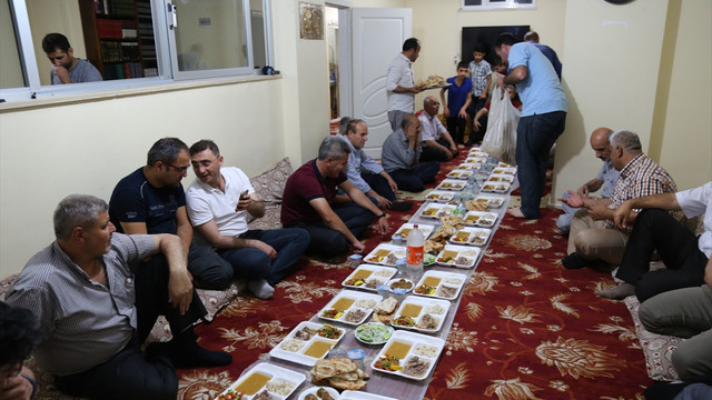 Siirt'te kardeşlik sofrasında iftar