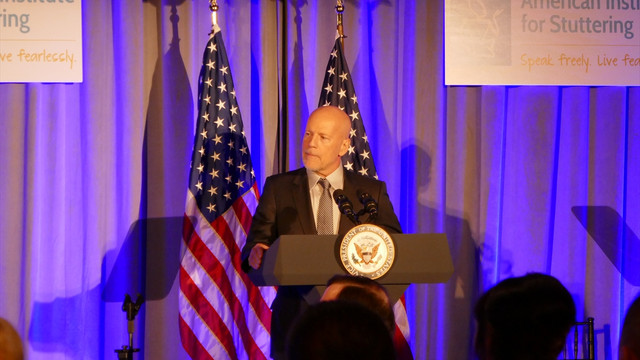 Sinema oyuncusu Bruce Willis'e kekeme ödülü