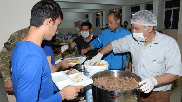 Şırnak'ta güvenlik güçleri ilk iftarı yaptı
