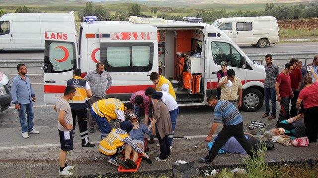 Sivas'ta trafik kazası: 1 ölü, 3 yaralı