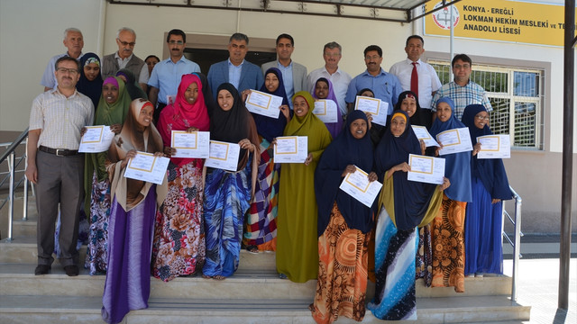 Somalili öğrencilerin mezuniyet sevinci