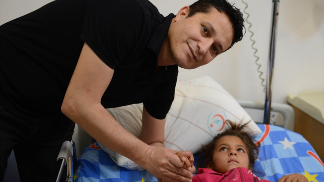 Suriye'de yaralanan çocuk Türkiye'de yaşama tutundu