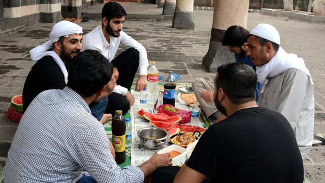 Tarihi camide itikafa girdiler