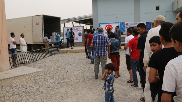 TDV'den Kerkük'teki göçmenlere yardım
