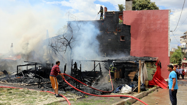 Tekirdağ'da 5 ev yandı