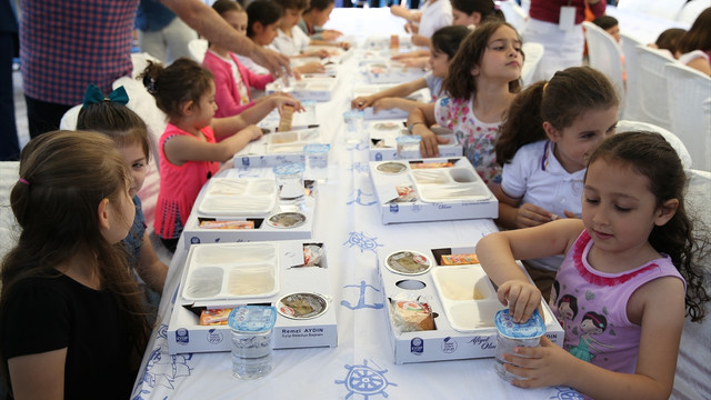Tekne orucu tutan çocuklar iftar yaptı