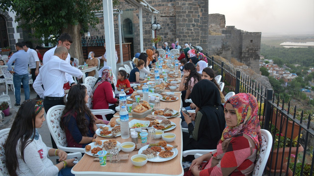 Terör mağduru 350 kadın iftarda buluştu