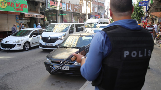 Terörden arındırılan mahallede huzur operasyonu