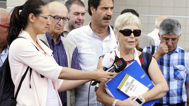 TGC ve Basın Konseyi üyelerinden adliye önünde açıklama