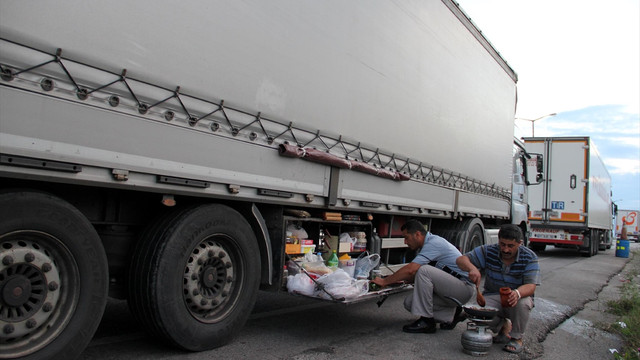 Tır şoförlerinin ramazan mesaisi
