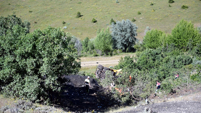Tokat'ta kamyon uçuruma devrildi: 1 ölü
