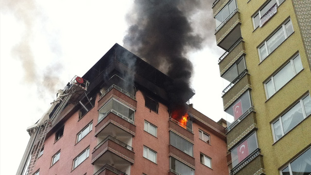 Trabzon'da 12 katlı binada yangın çıktı