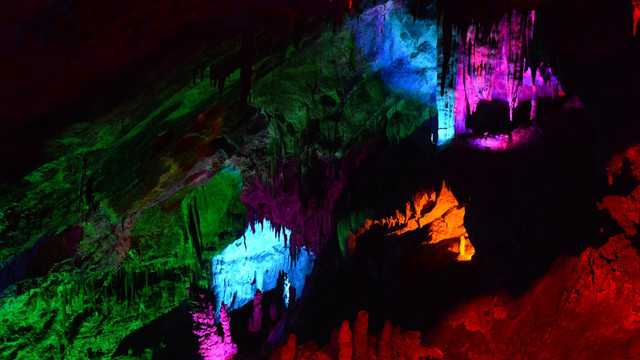 Turistik mağara yeniden ziyarete açıldı