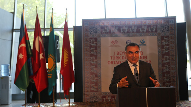 Türk dünyasının halıcıları Bakü'de buluştu