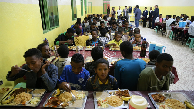 Türk hayırseverlerden Etiyopyalı ve Somalili çocuklara iftar