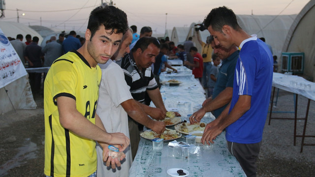 Türkiye Diyanet Vakfı, Kerkük'te iftar verdi