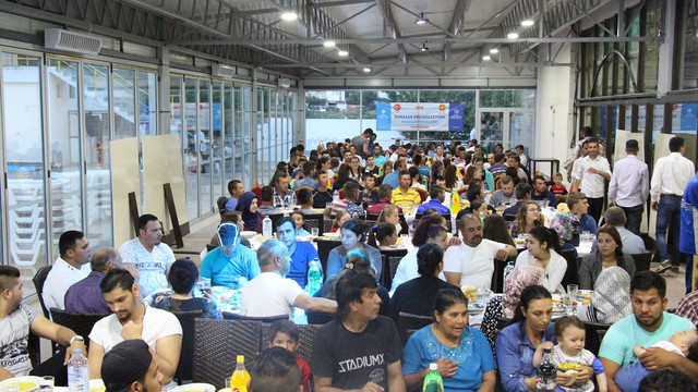 Türkiye Diyanet Vakfı Makedonya'da iftar verdi