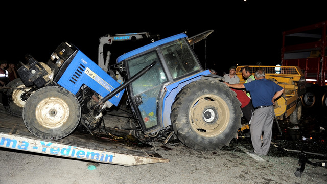 Uşak'ta trafik kazası: 3 yaralı