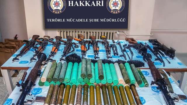 Vatandaş ihbar etti 3 çuval silah bulundu