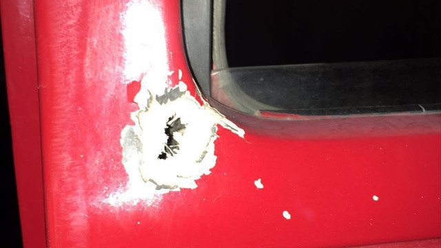 Yangını söndürmeye çalışan itfaiyecilere silahlı saldırı: 1 yaralı