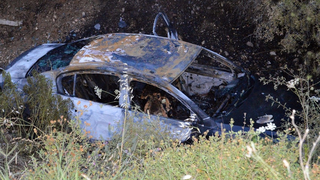 Manisada yanan otomobilde ceset bulundu