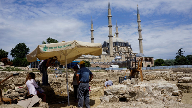 Yemişkapanı Hanı kurtarma kazısı
