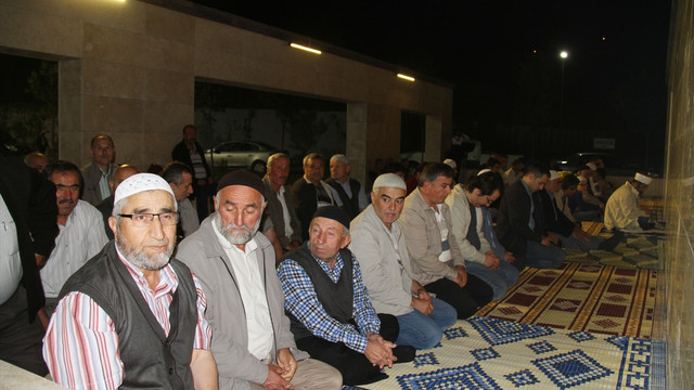 Yıldızlar altında teravih namazı