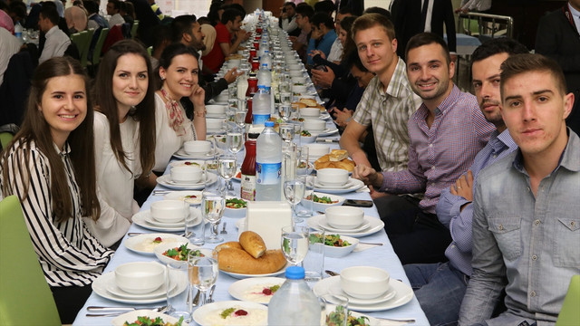YÖK Başkanı Saraç yabancı öğrencilerle iftarda buluştu