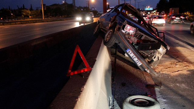 Yola düşen stepne kazaya neden oldu