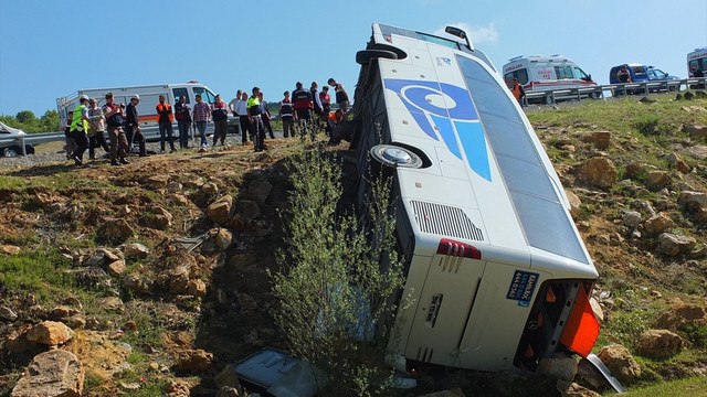 Yozgatta yolcu otobüsü devrildi: 3 ölü, 15 yaralı