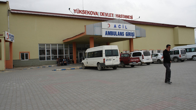 Yüksekova'da HDP belde yöneticisi ağır yaralandı