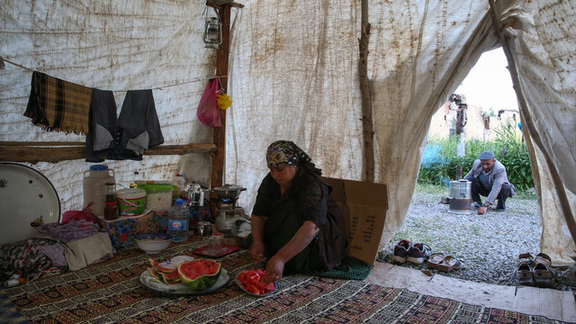 Yüksekovalılar ilk iftarı çadırda açtı
