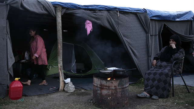 Yunanistan'da sığınmacılar ramazanın ilk gününü hasretle geçirdi