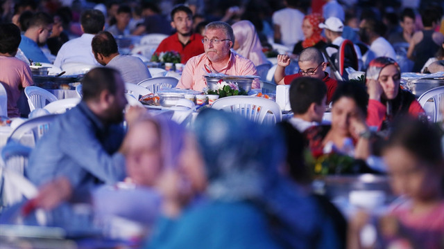 Zeytinburnu'nda kardeşlik iftarı