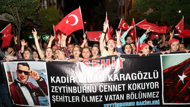 Zeytinburnunda şehitler için yürüyüş düzenlendi