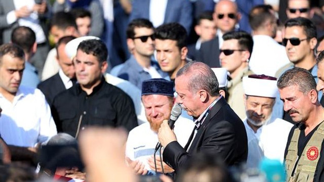 Şehitler gözyaşlarıyla uğurlandı! Erdoğan arkadaşına ağladı