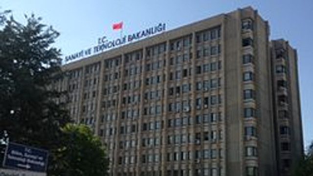 Sanayi Bakanlığında 560 personel açığa alındı