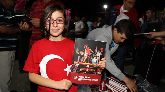 AA'nın Dakika Dakika FETÖ'nün Darbe Girişimi kitabı