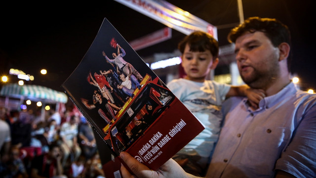 AA'nın Dakika Dakika FETÖ'nün Darbe Girişimi kitabı