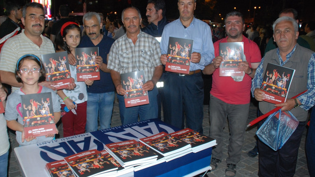 AA'nın Dakika Dakika FETÖ'nün darbe girişimi kitabı