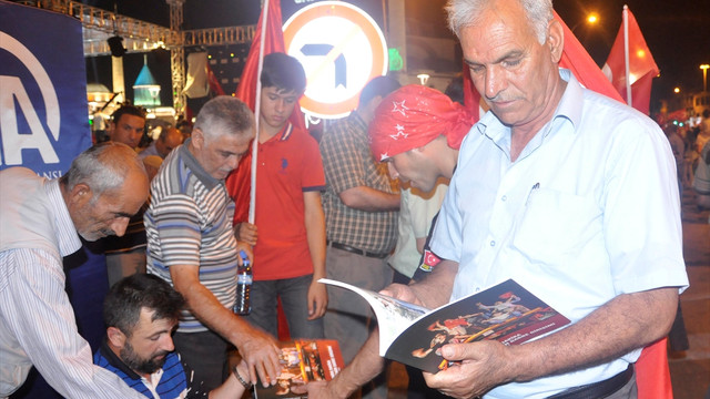 AA'nın Dakika Dakika FETÖ'nün Darbe Girişimi kitabı