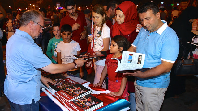 AA'nın Dakika Dakika FETÖ'nün Darbe Girişimi kitabı