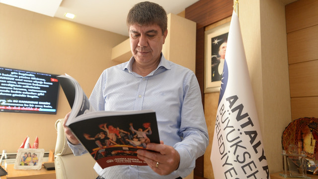 AA'nın Dakika Dakika FETÖ'nün Darbe Girişimi kitabı