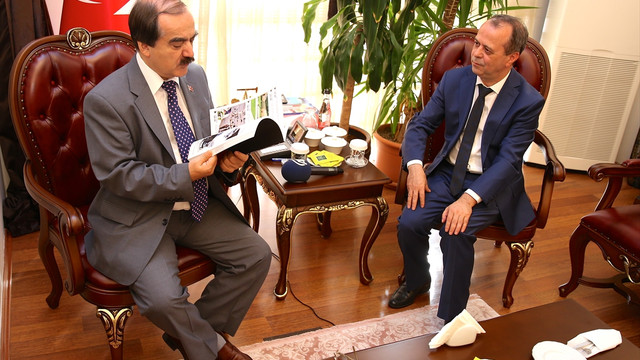 AA'nın Dakika Dakika FETÖ'nün Darbe Girişimi kitabı