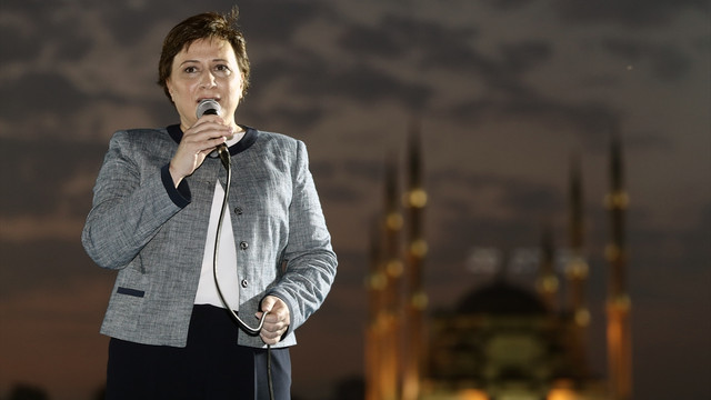 Adana'da tarihi Taşköprü'de iftar