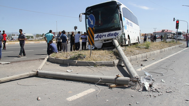 Ağrı'da trafik kazası: 1 ölü, 3 yaralı