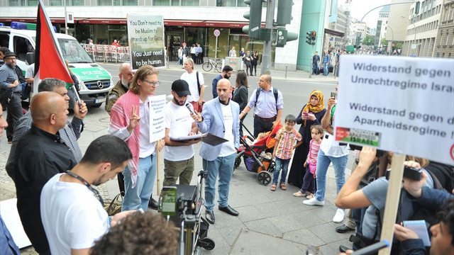 Almanya’nın İsrail’e silah satışları protesto edildi