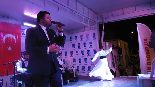 Anne acısıyla sahneye çıktı