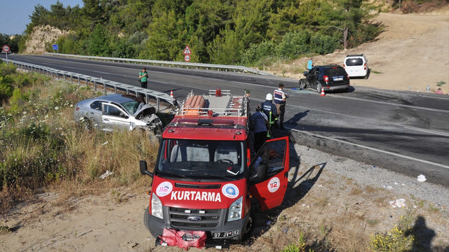Antalya'da ciple otomobil çarpıştı: 2 ölü, 6 yaralı