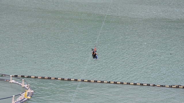 Artvin'de, baraj gölüne kurulan zipline hizmete açıldı